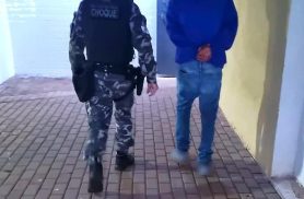 CHOQUE aborda homem no Centro e descobre mandado de prisão por homicídio
