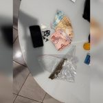 Imagem relativa a Operação Denarc prende homem por tráfico de drogas em Missal e apreende armas e entorpecentes