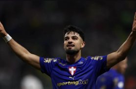 Palmeiras empilha gols perdidos, atropela Santos e se aproxima da semifinal na Copa do Brasil