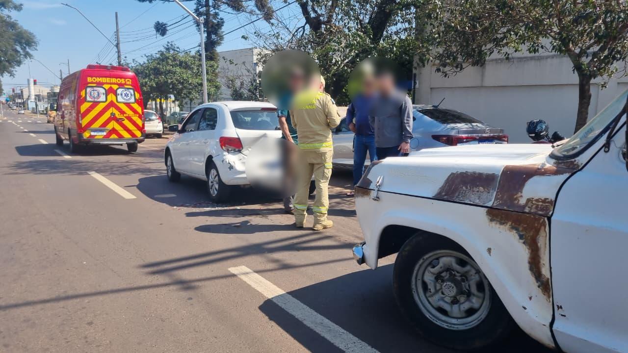 Gestante é socorrida pelo Siate após acidente na Avenida Rocha Pombo