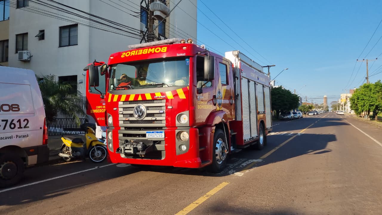 Bombeiros são acionados após princípio de incêndio em apartamento