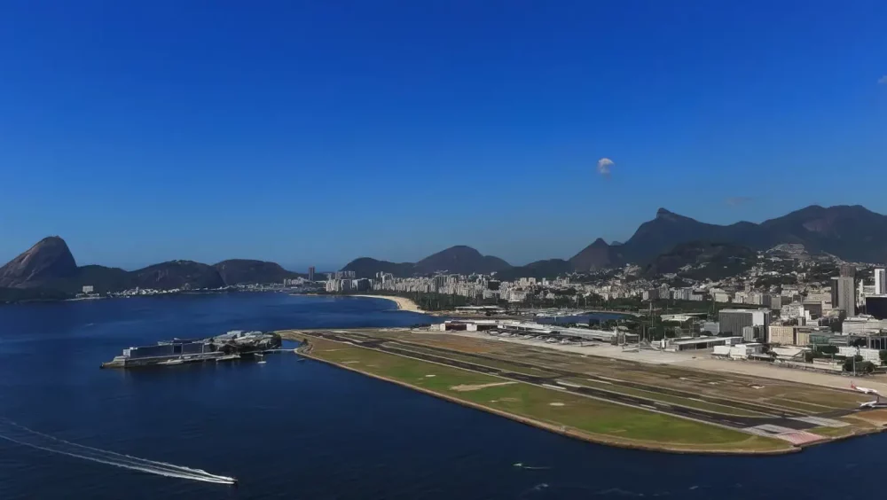 Avião derrapa no Santos Dumont e voos são cancelados Imagem referente a Avião derrapa no Santos Dumont e voos são cancelados