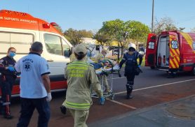 Homem quebra janela de vidro e cai do segundo andar em Cascavel
