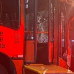 Imagem relativa a Caos no trânsito em Curitiba! Acidente entre dois biarticulados deixa feridos