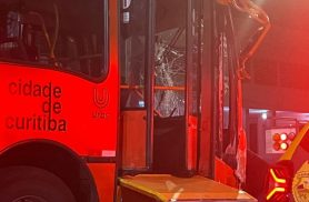 Caos no trânsito em Curitiba! Acidente entre dois biarticulados deixa feridos Caos no trânsito em Curitiba! Acidente entre dois biarticulados deixa feridos