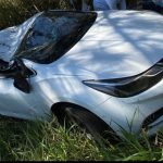 Imagem relativa a Motorista fica ferido após carro sair da pista e bater contra árvore na PR-239