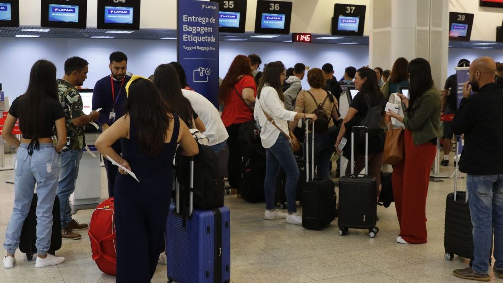 Santos Dumont opera normalmente, após 13 voos cancelados nesta sexta Imagem referente a Santos Dumont opera normalmente, após 13 voos cancelados nesta sexta