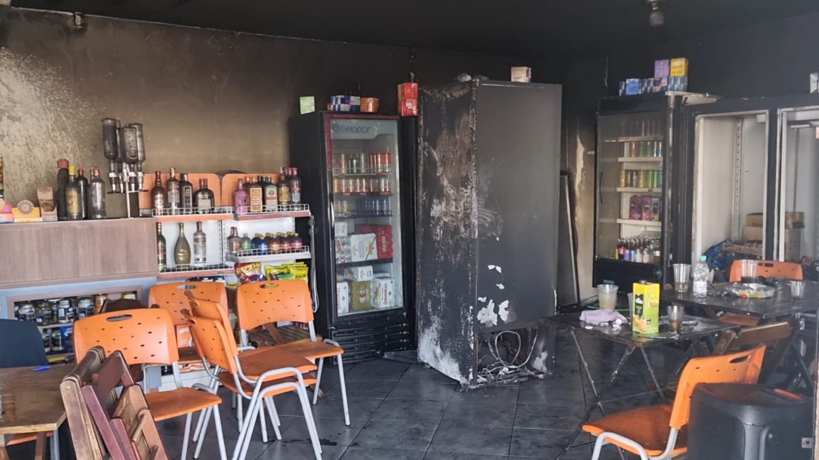 Incêndio atinge conveniência no Parque São Paulo