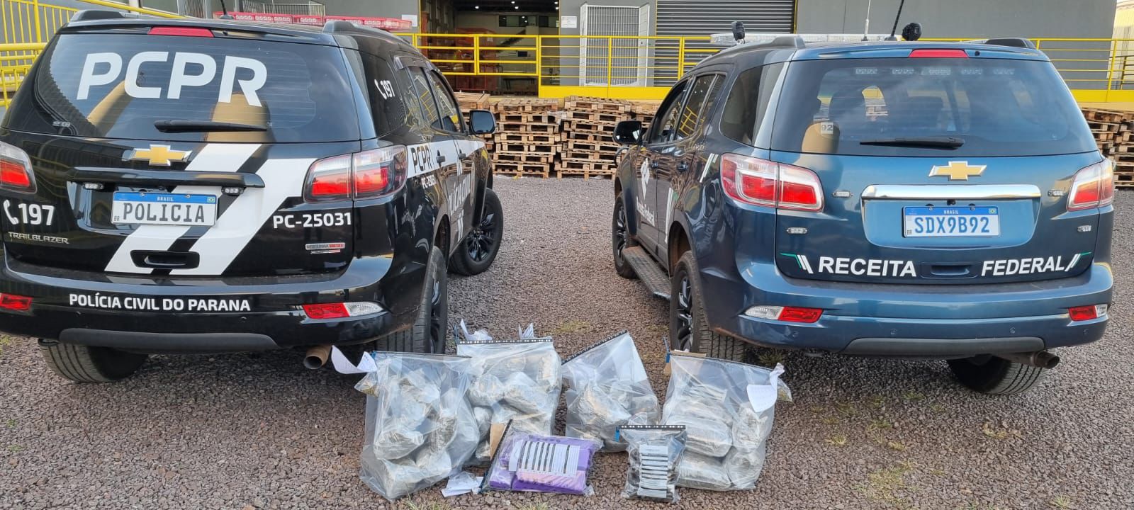 Drogas e mercadorias irregulares: Polícia Civil e Receita Federal realizam grande apreensão em Cascavel