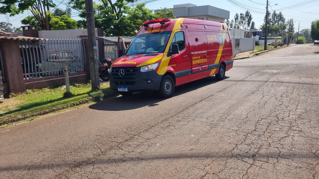 Motociclista acelera e homem de 34 anos cai de moto no Bairro Canadá, em Cascavel