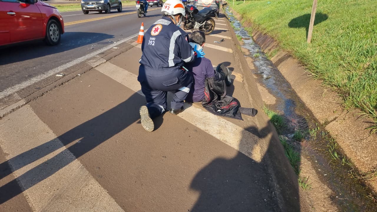 Motociclista quebra o braço após colisão com Fiat Strada na BR-277, em Cascavel