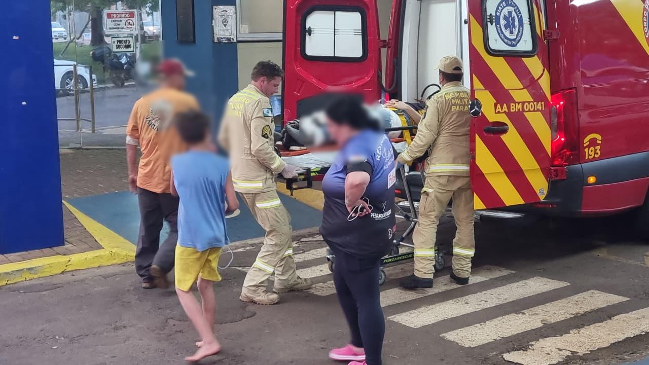 Mulher é socorrida após capotamento, na área rural, em Cascavel