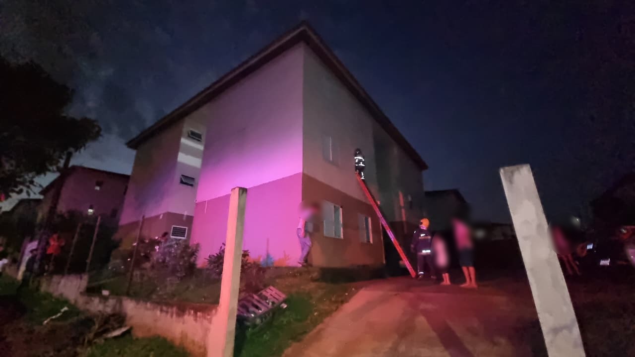 Bombeiros interrompem vazamento de gás em apartamentos no Riviera