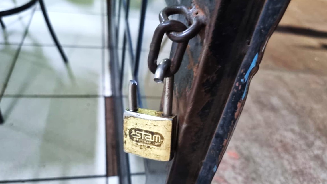 Criminosos invadem comércio durante a madrugada e fogem de bicicleta em Cascavel