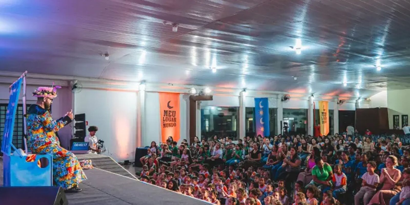 Imagem referente a Calila das Mercês lança livro e celebra literatura feita no interior