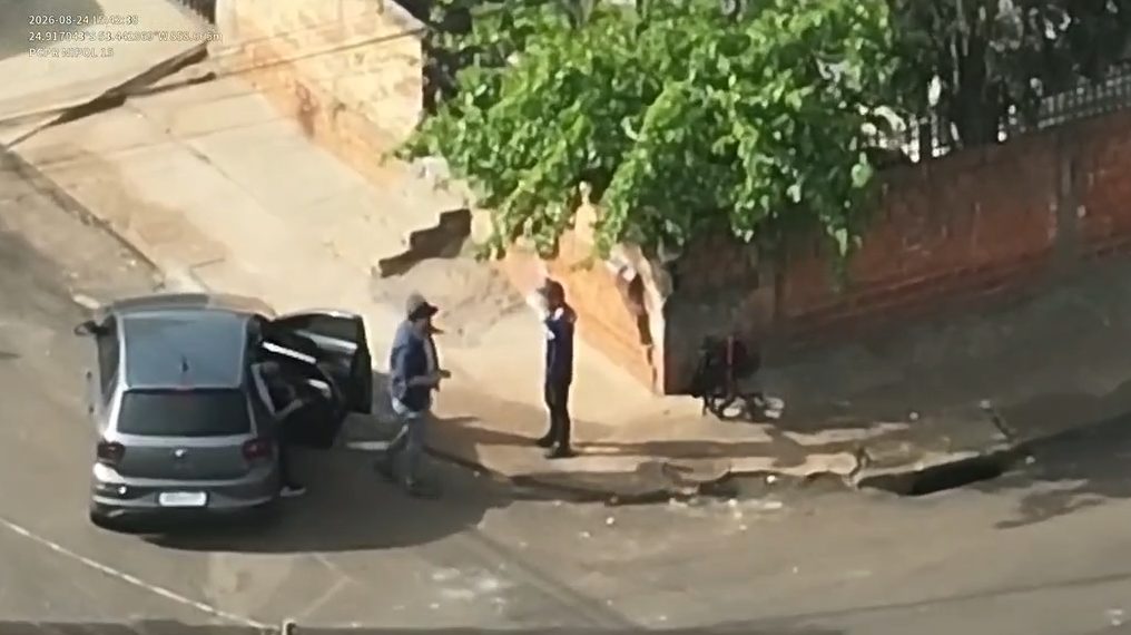 Vídeo mostra abordagem da Polícia Civil durante ação contra venda de drogas