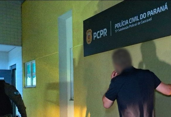 Motorista de Uno é levado à Central de Flagrantes após grave acidente no Floresta Motorista de Uno é levado à Central de Flagrantes após grave acidente no Floresta