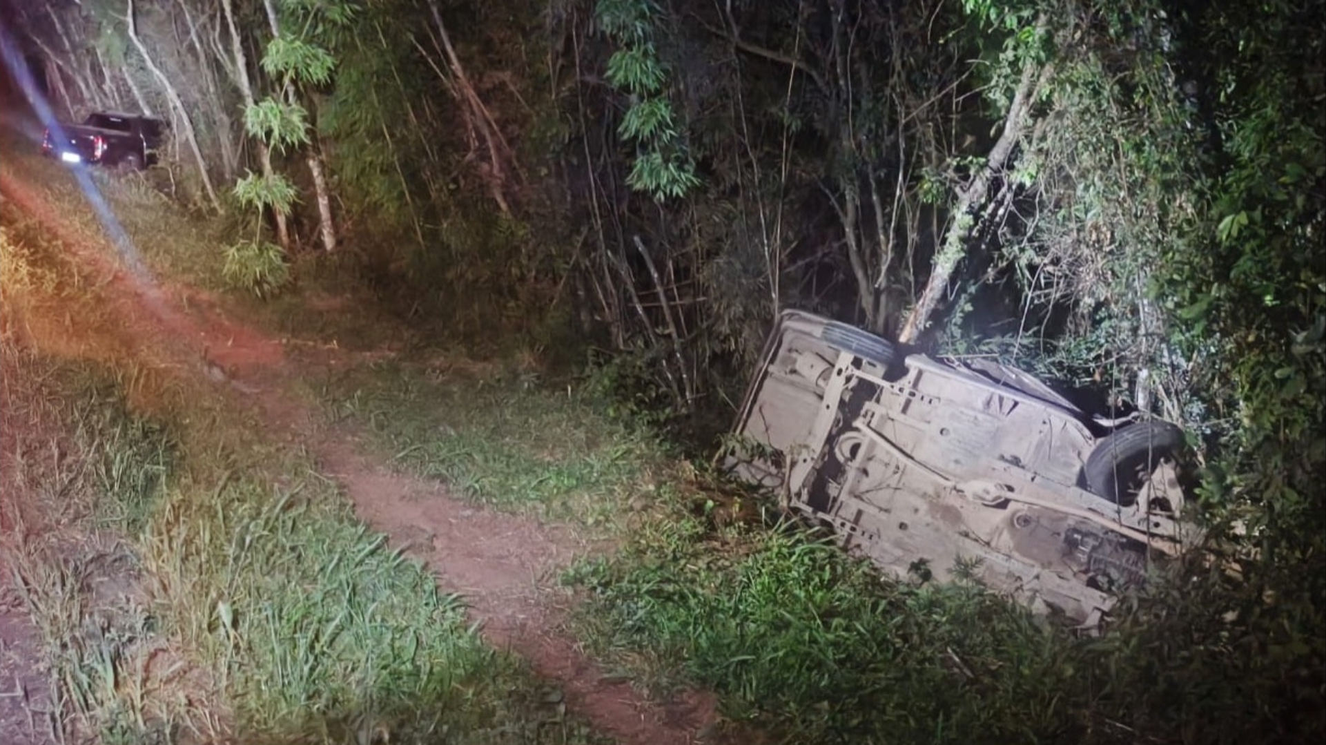 Imagem referente a Colisão entre Ranger e Del Rey deixa dois feridos na BR-373, em Imbituva