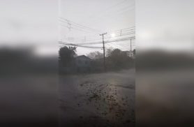 Chuva forte e ventos atingem Cascavel no fim da manhã deste domingo