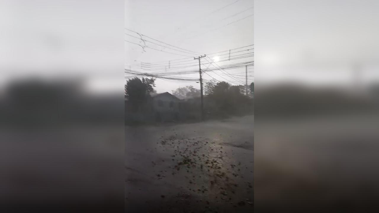 Imagem referente a Chuva forte e ventos atingem Cascavel no fim da manhã deste domingo