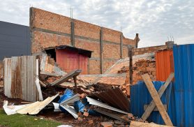 Obra desaba durante fortes ventos e causa prejuízo de pelo menos R$ 150 mil em Cascavel