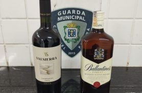 Jovem é detido após tentar furtar whisky e vinho em supermercado na Avenida Brasil