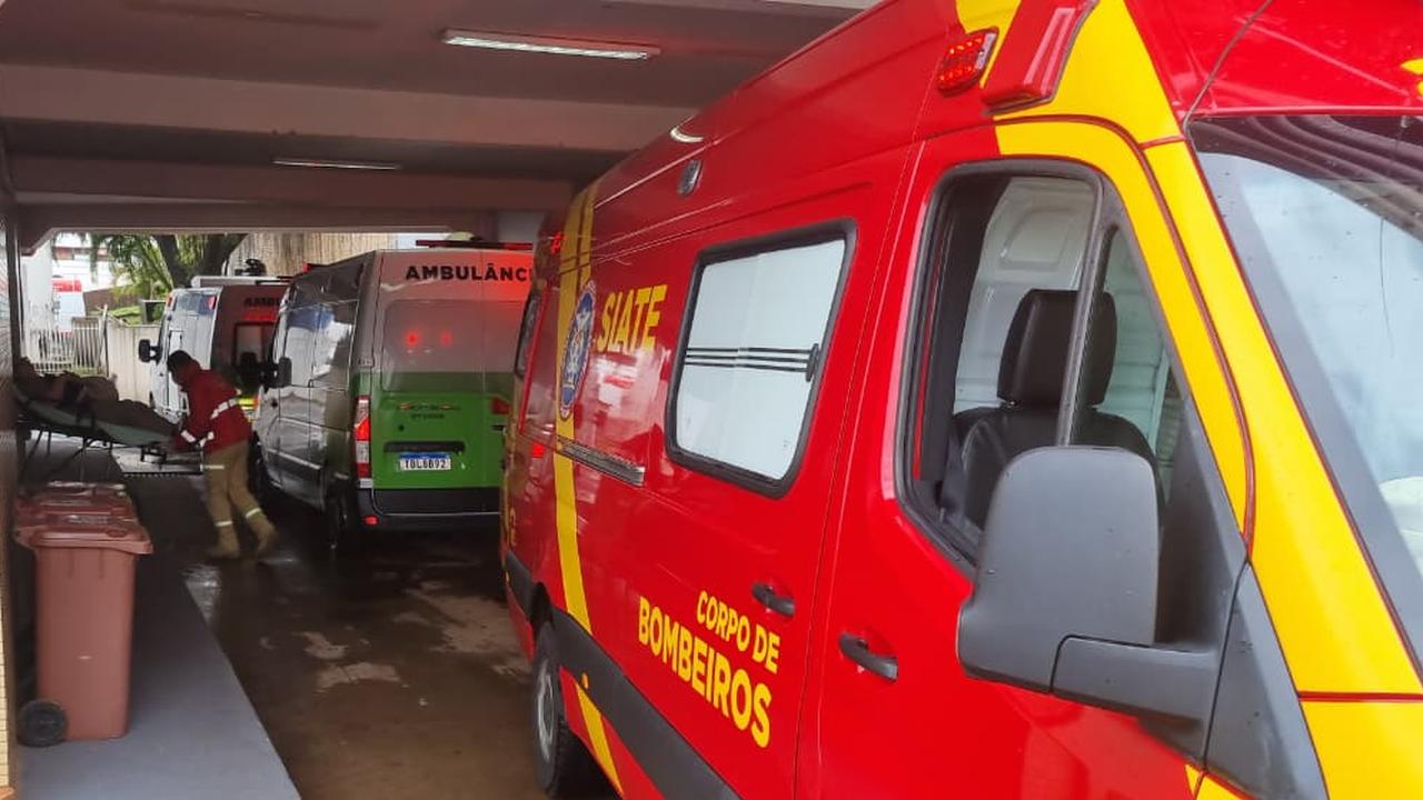 Mulher é socorrida pelo Siate após cair de escada no Centro