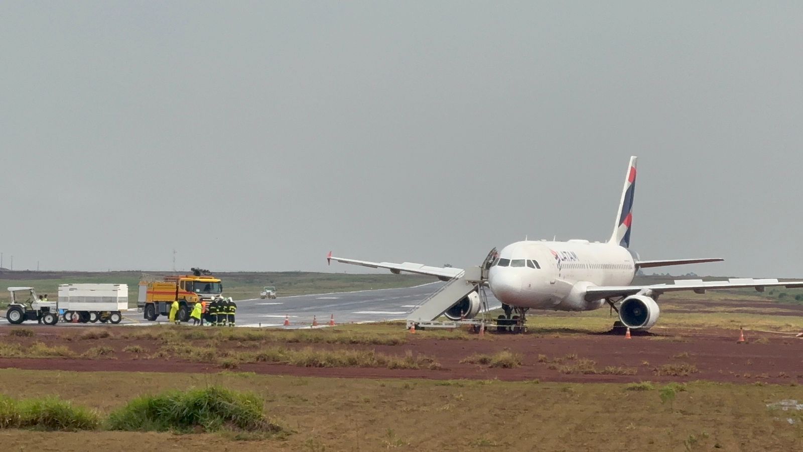 Veja onde parou avião da LATAM após sair da pista no Aeroporto de Cascavel