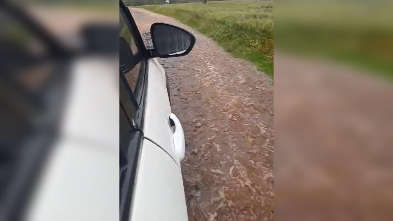 Moradores registram grande volume de água na Linha Tapuí, em Quedas do Iguaçu