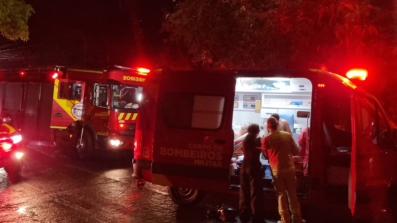 URGENTE: Incêndio mobiliza equipes dos bombeiros em Cascavel; duas pessoas tiveram queimaduras