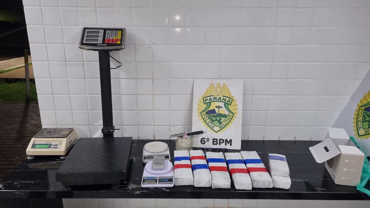 PM apreende quase cinco quilos de maconha no Bairro Florais do Paraná, em Cascavel