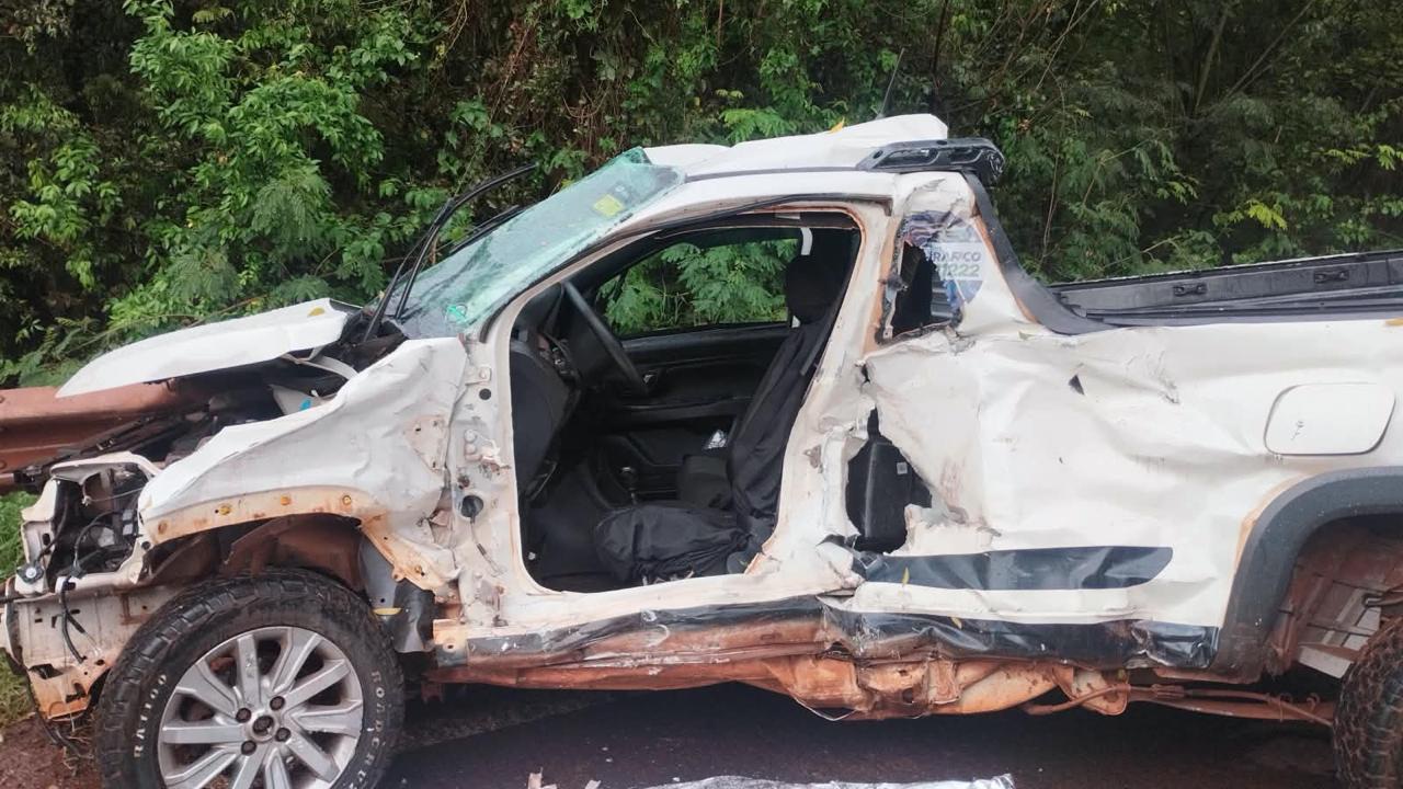 Homem morre após Fiat Strada ser atingida por caminhão na PR-317, em Toledo Imagem referente a Homem morre após Fiat Strada ser atingida por caminhão na PR-317, em Toledo