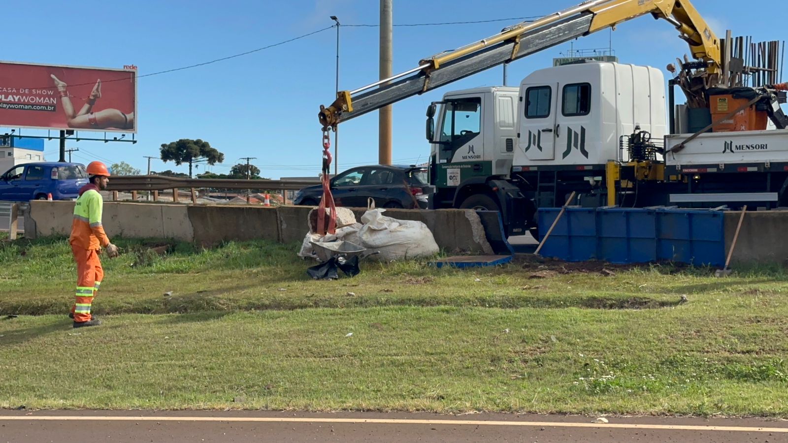 Barreira de proteção no Trevo Cataratas é restaurada após acidente em Cascavel