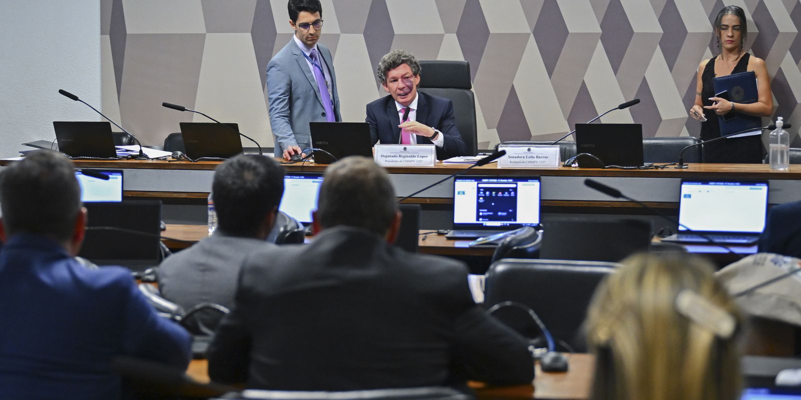 Imagem referente a Ajustes no texto adiam votação da MP da 