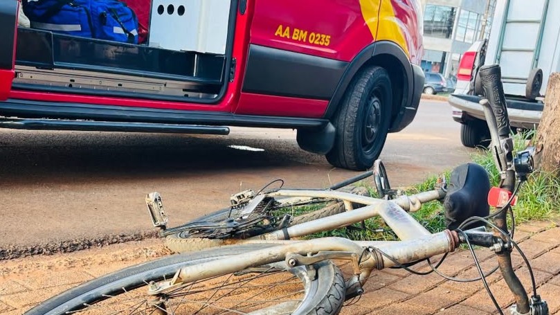Idoso é atropelado enquanto atravessava avenida de bicicleta no Porto Meira Imagem referente a Idoso é atropelado enquanto atravessava avenida de bicicleta no Porto Meira