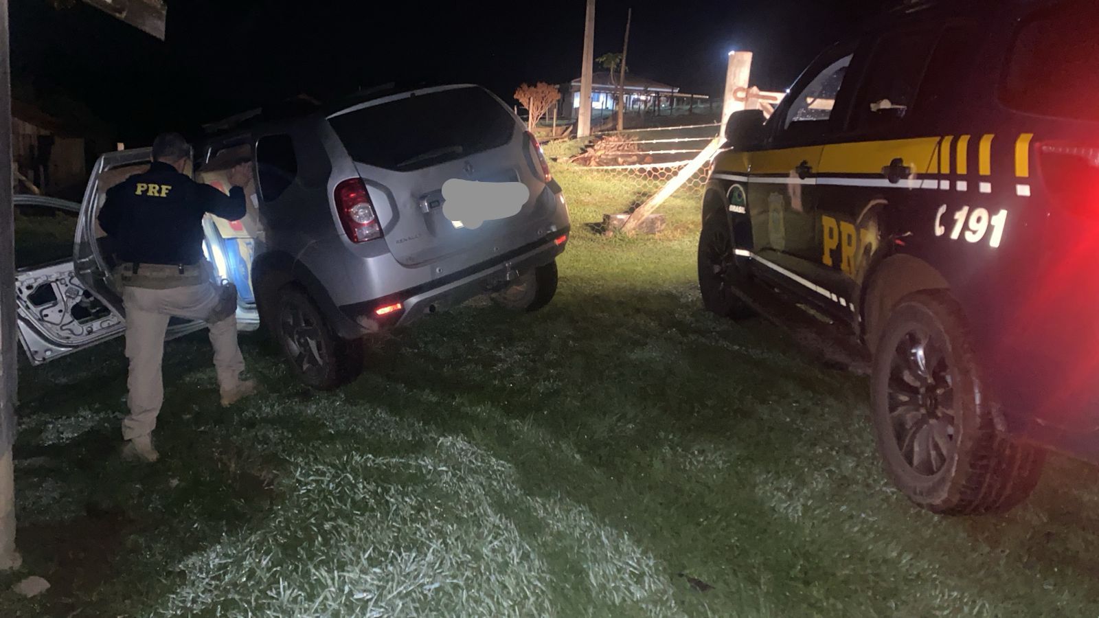 PRF apreende carga de cigarros contrabandeados após perseguição em Santo Antônio da Platina