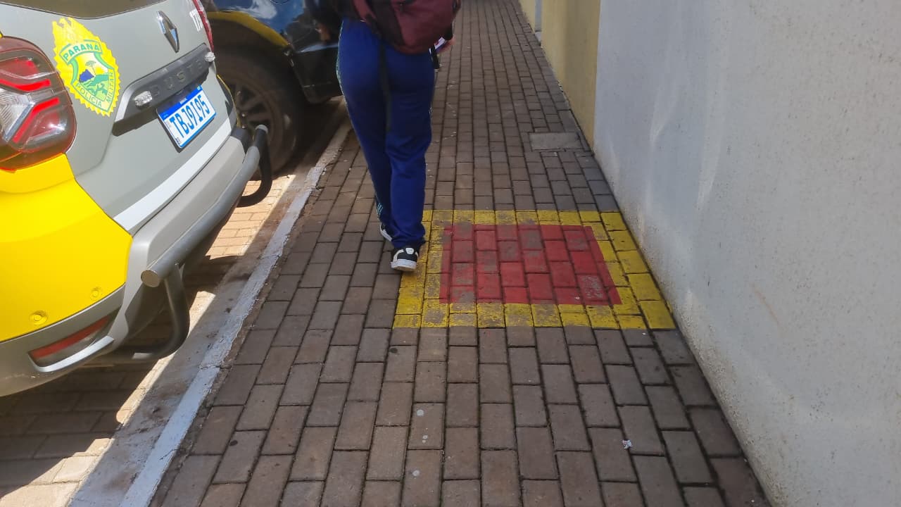 Desacato em sala de aula: aluna de 16 anos é levada à delegacia após ofender professora em Cascavel