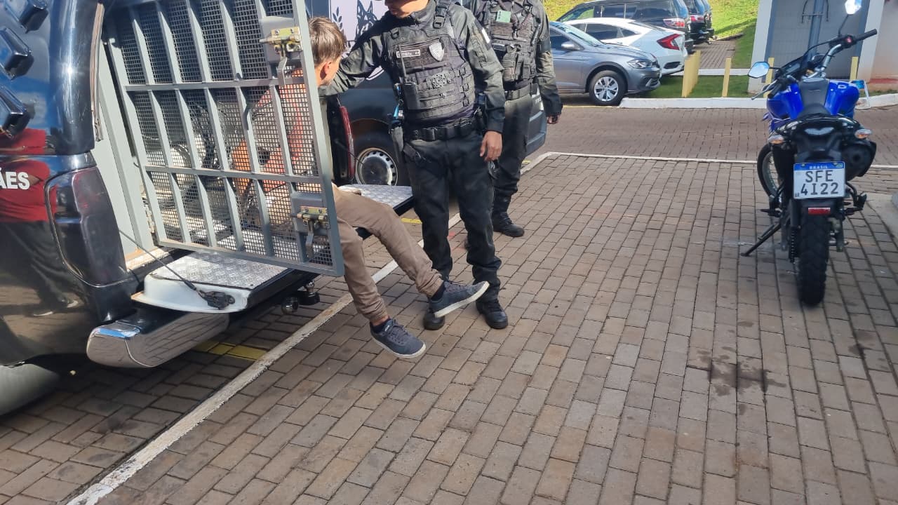 ‘Minha responsabilidade’: jovem é detido com fios de cobre e moto com registro de furto no Cascavel Velho