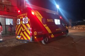 Homem sofre queda de escada e é socorrido pelo Siate no Bairro Lago Azul, em Cascavel