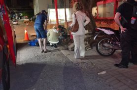 Motociclista de 18 anos fica ferido após colisão com carro em Cascavel