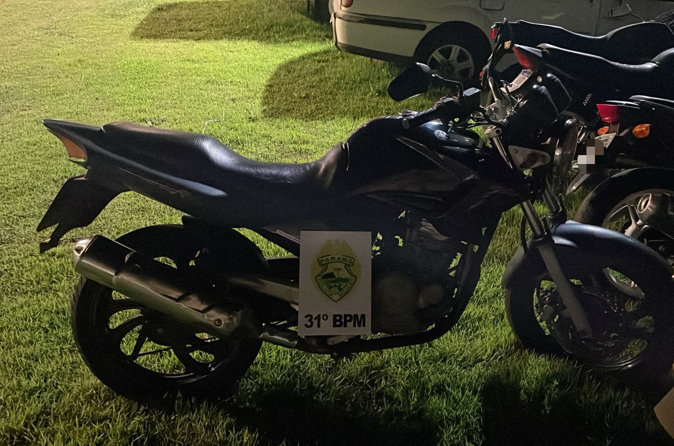 Imagem referente a Motocicleta licenciamento atrasado e bloqueio judicial é apreendida pela PM em Corbélia