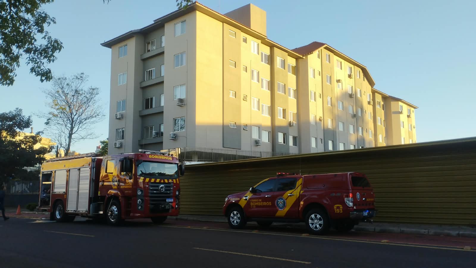 Chaleira elétrica provoca incêndio em apartamento no Ciro Nardi
