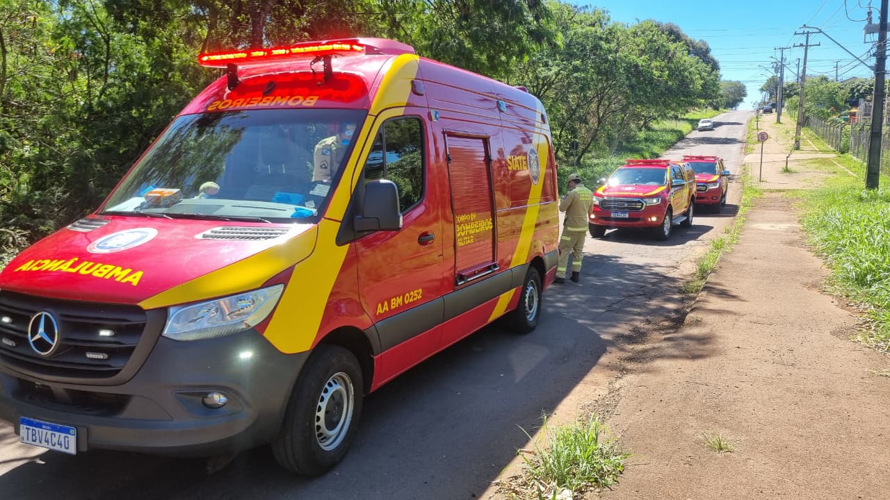 Ciclista tem lesão grave na cabeça após acidente no Bairro XIV de Novembro