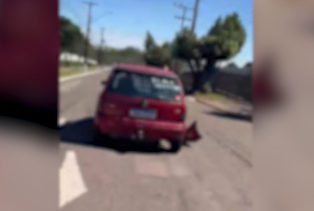 Vídeos mostram motociclista perseguindo Corsa após acidente grave no São Cristóvão em Cascavel