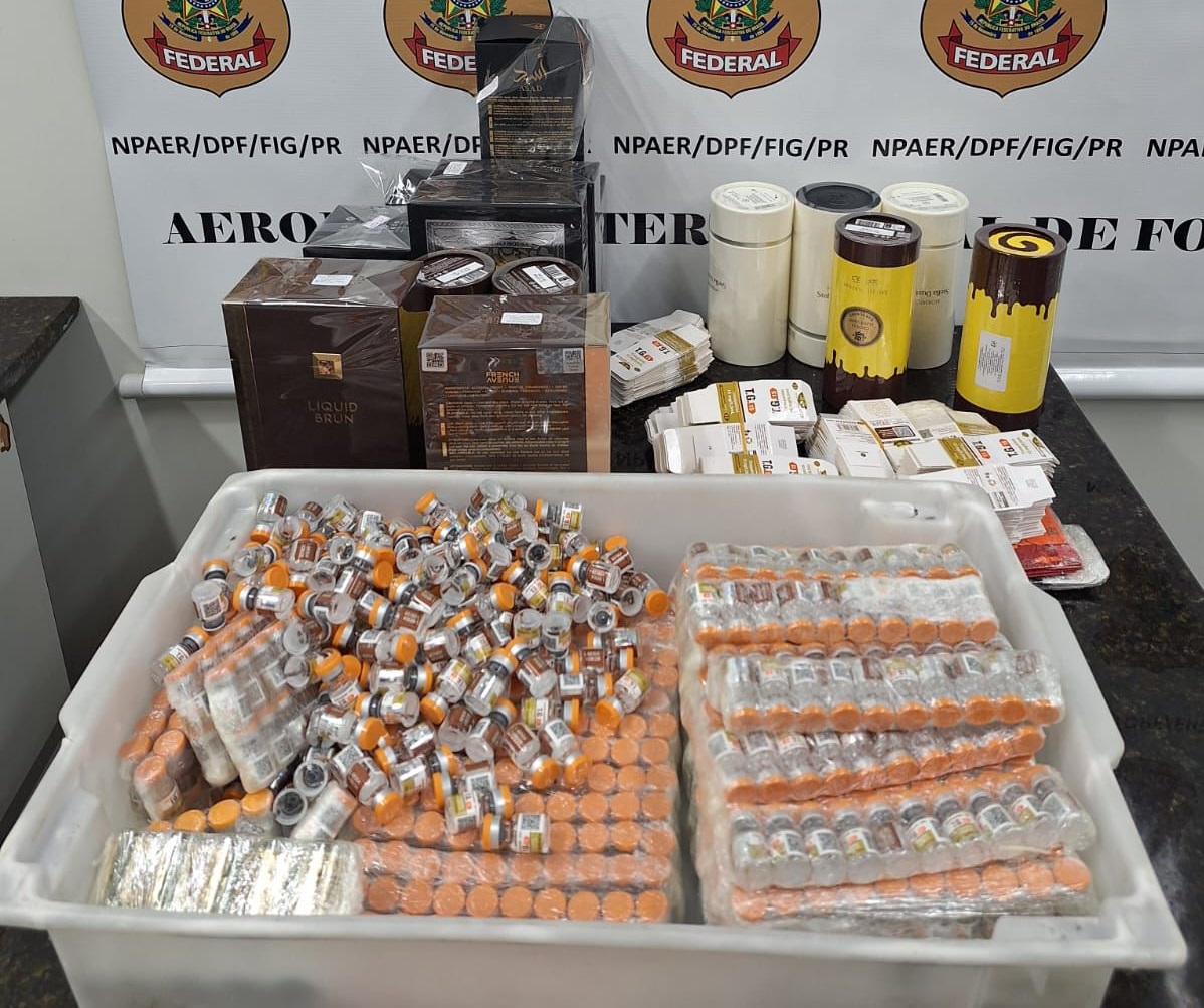 Imagem referente a PF apreende 740 ampolas de medicamentos e perfumes importados no Aeroporto de Foz do Iguaçu