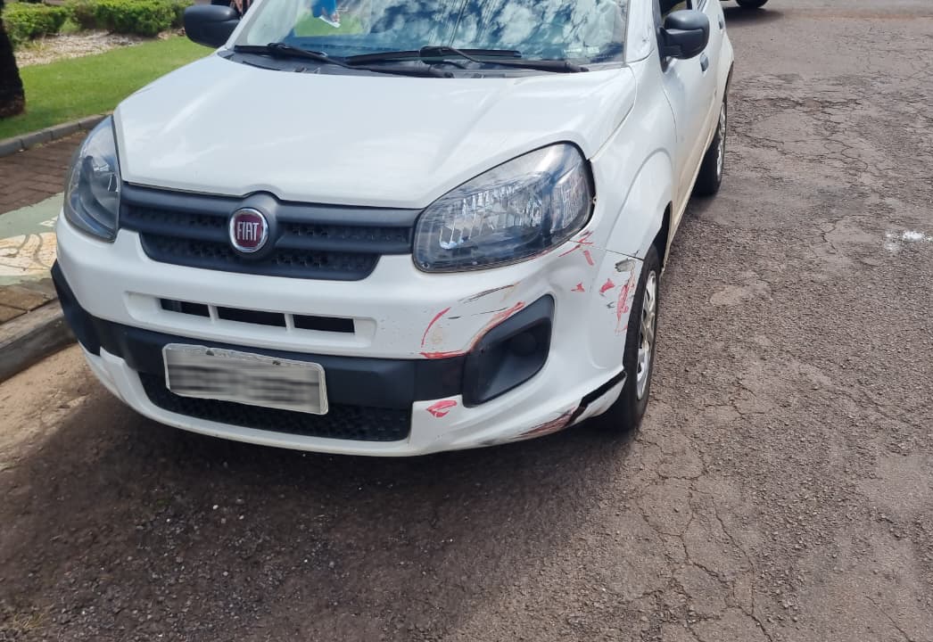 Acidente entre Fiat Uno e patinete elétrico deixa mulher ferida em Cascavel