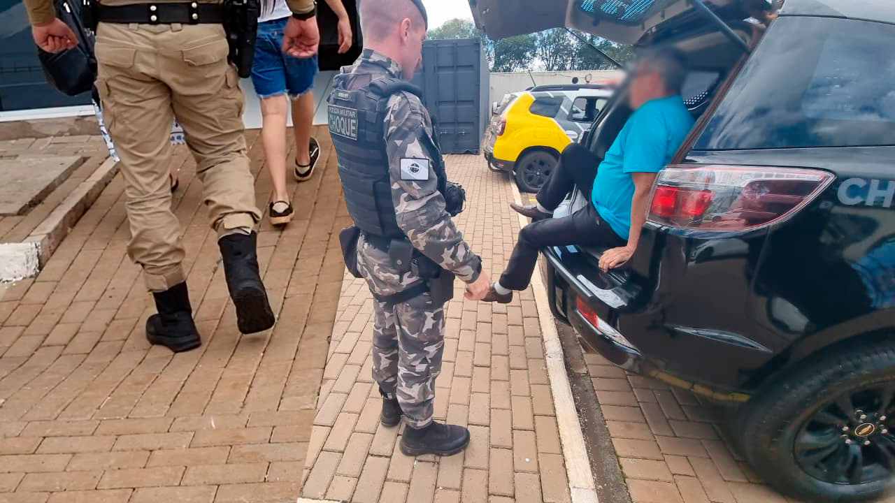 Idoso é preso após tentar agarrar e beijar menina de 10 anos em Cascavel