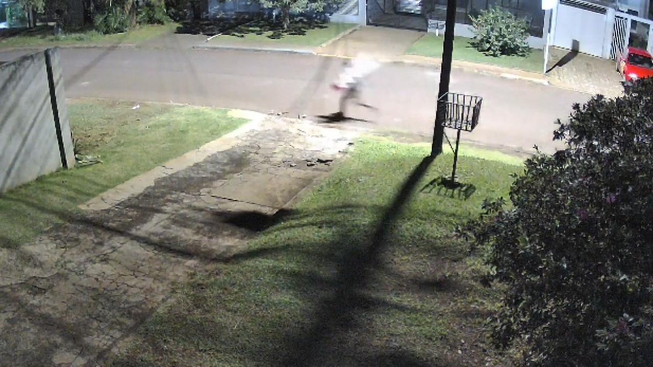 “Pega ladrão!”: Criminoso foge após furto e moradores dizem estar sem resposta da polícia em Cascavel