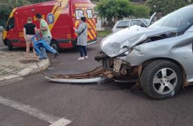 Duas pessoas ficam feridas após batida entre dois carros no Bairro Parque São Paulo em Cascavel