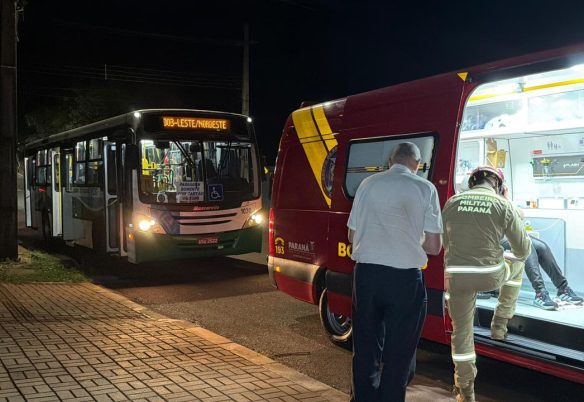 Passageira de 58 anos fica ferida após queda dentro de ônibus de linha em Cascavel